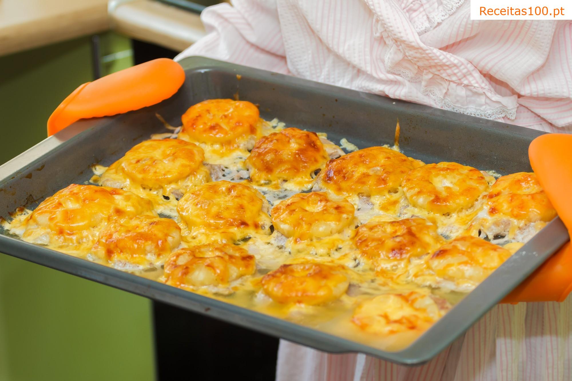 Bifes de carne moída com queijo