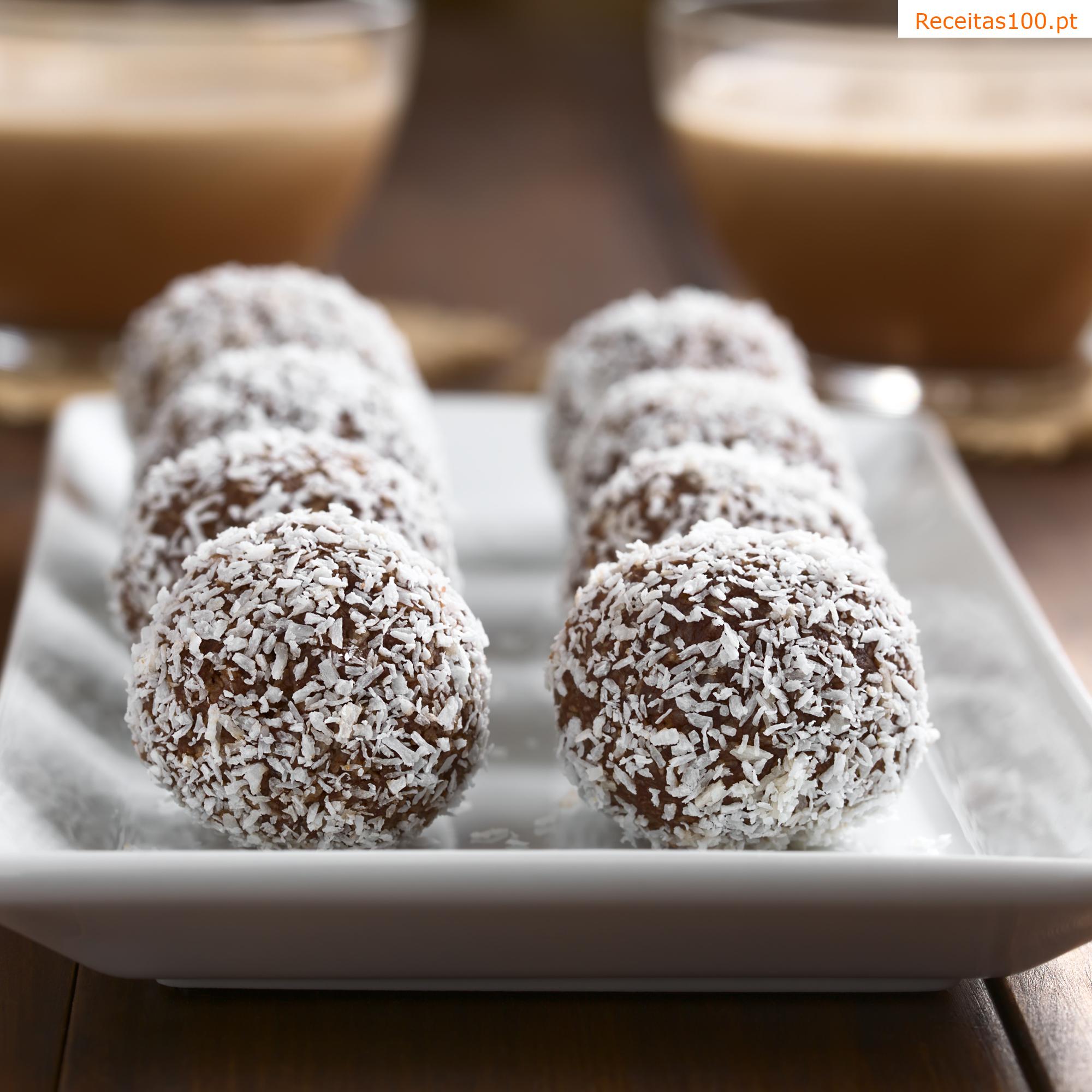 Bolinhos de rum com coco