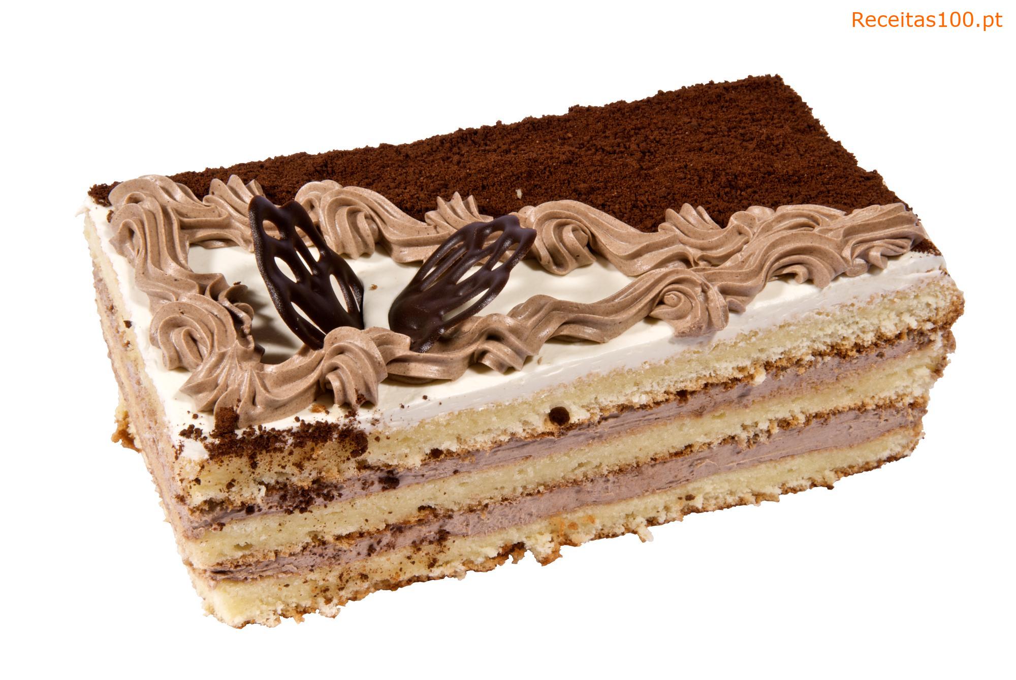 Bolo de cacau com recheio de café