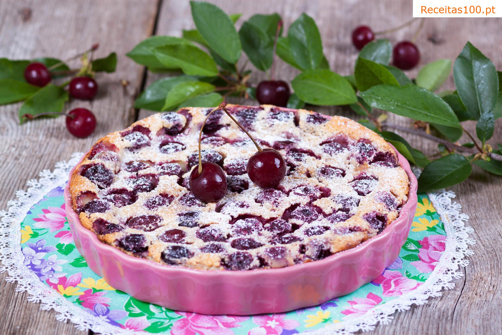 Bolo de frutas rápido na caneca