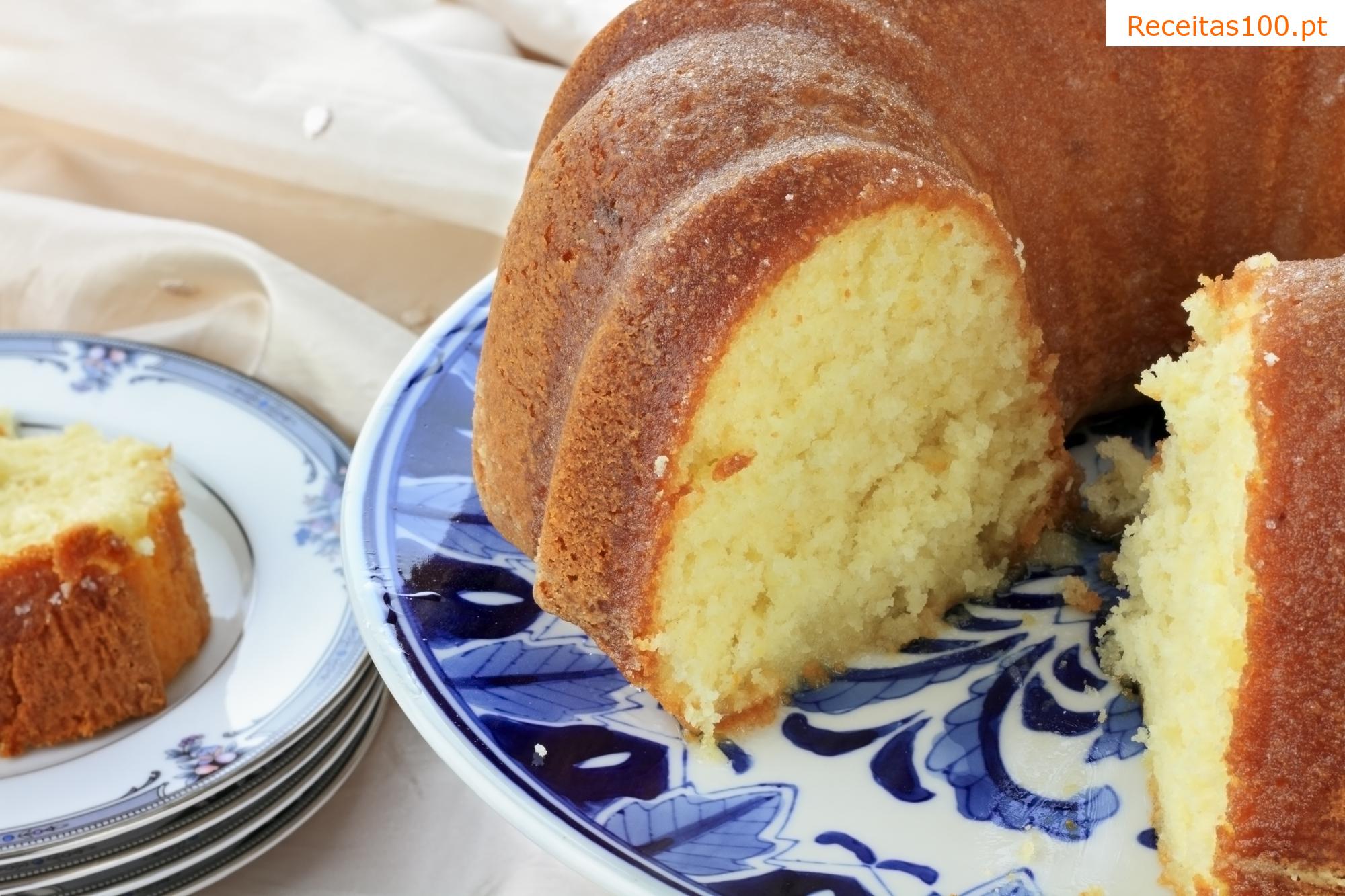 Bolo de limão com iogurte natural