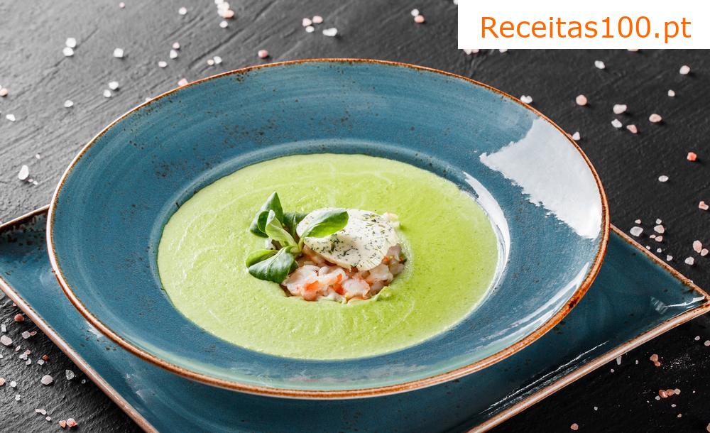 Creme de ervilhas com croutons temperados e bacon