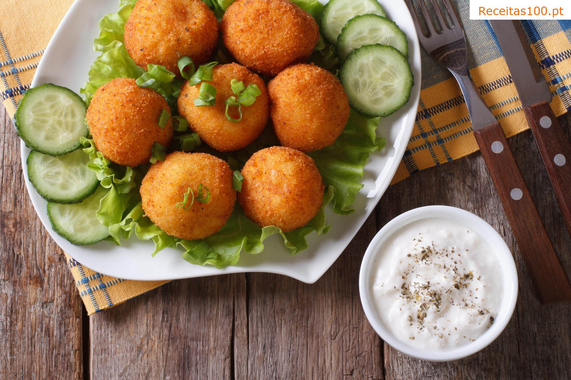 Croquetes de batata com queijo