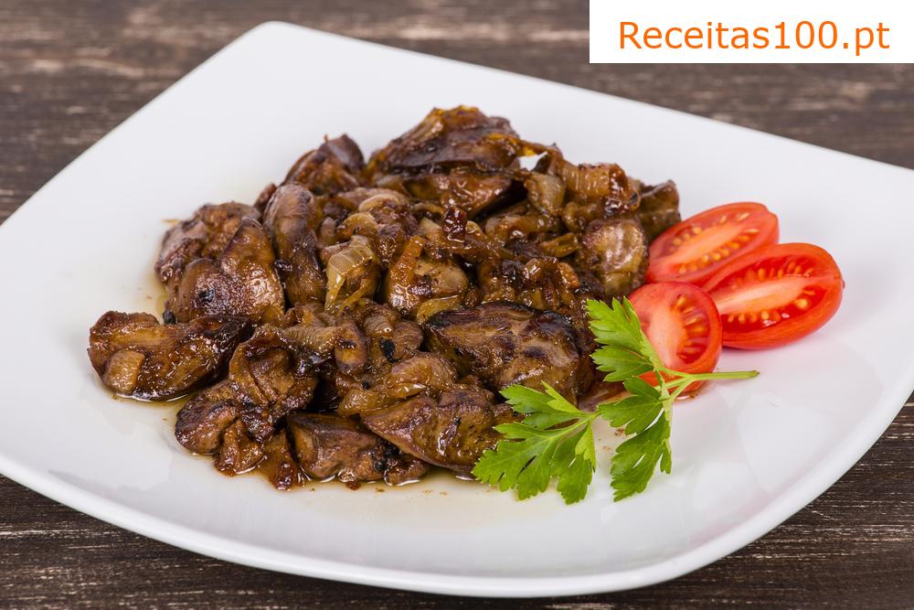 Fígado de frango com cebola