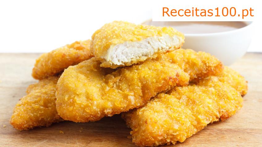 Frango à milanesa com mostarda, empanado em farinha de alho