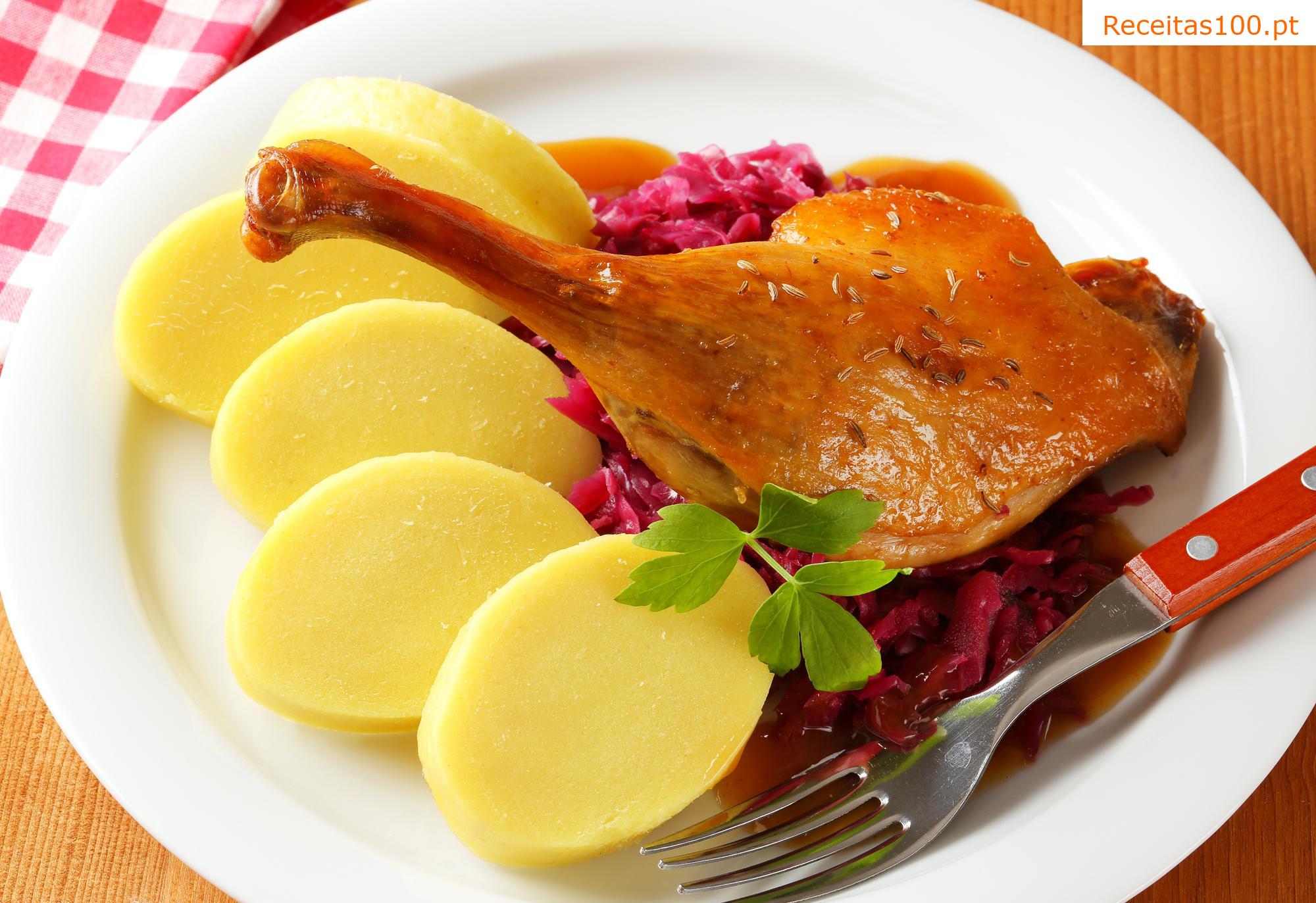 Frango dentro do pato
