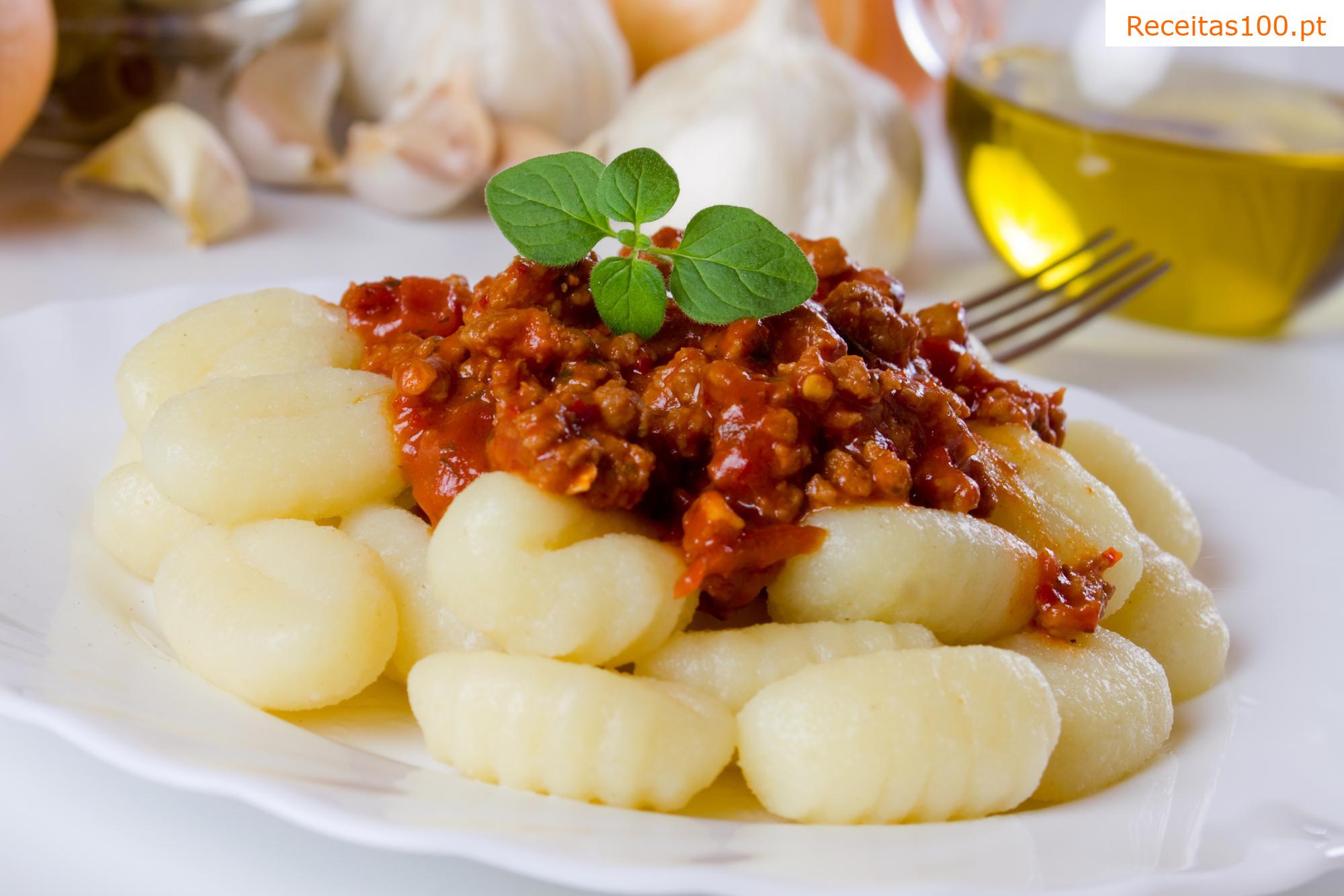 Gnocchis de batata com salsa