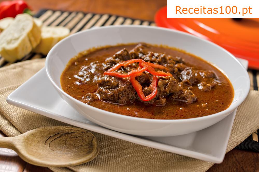 Goulash de carne bovina da paleta
