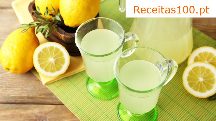 Limonada de pepino com limão