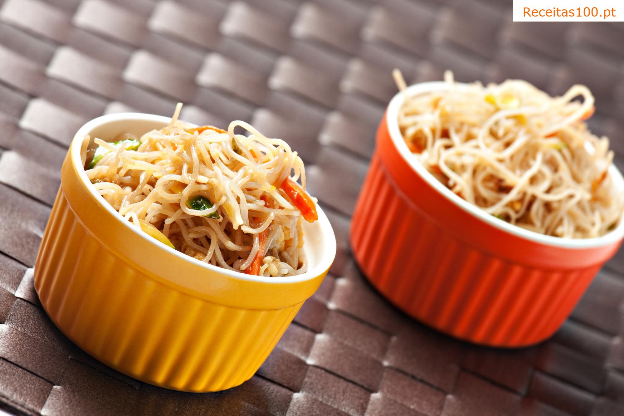 Macarrão de arroz com vegetais