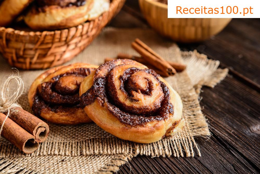 Máslovo - rolos de canela com a ajuda de um misturador de mão