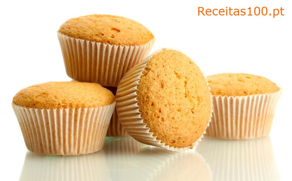 Muffins com licor de ovo