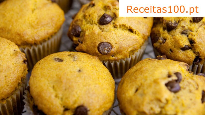 Muffins de abóbora integrais com nozes e chocolate