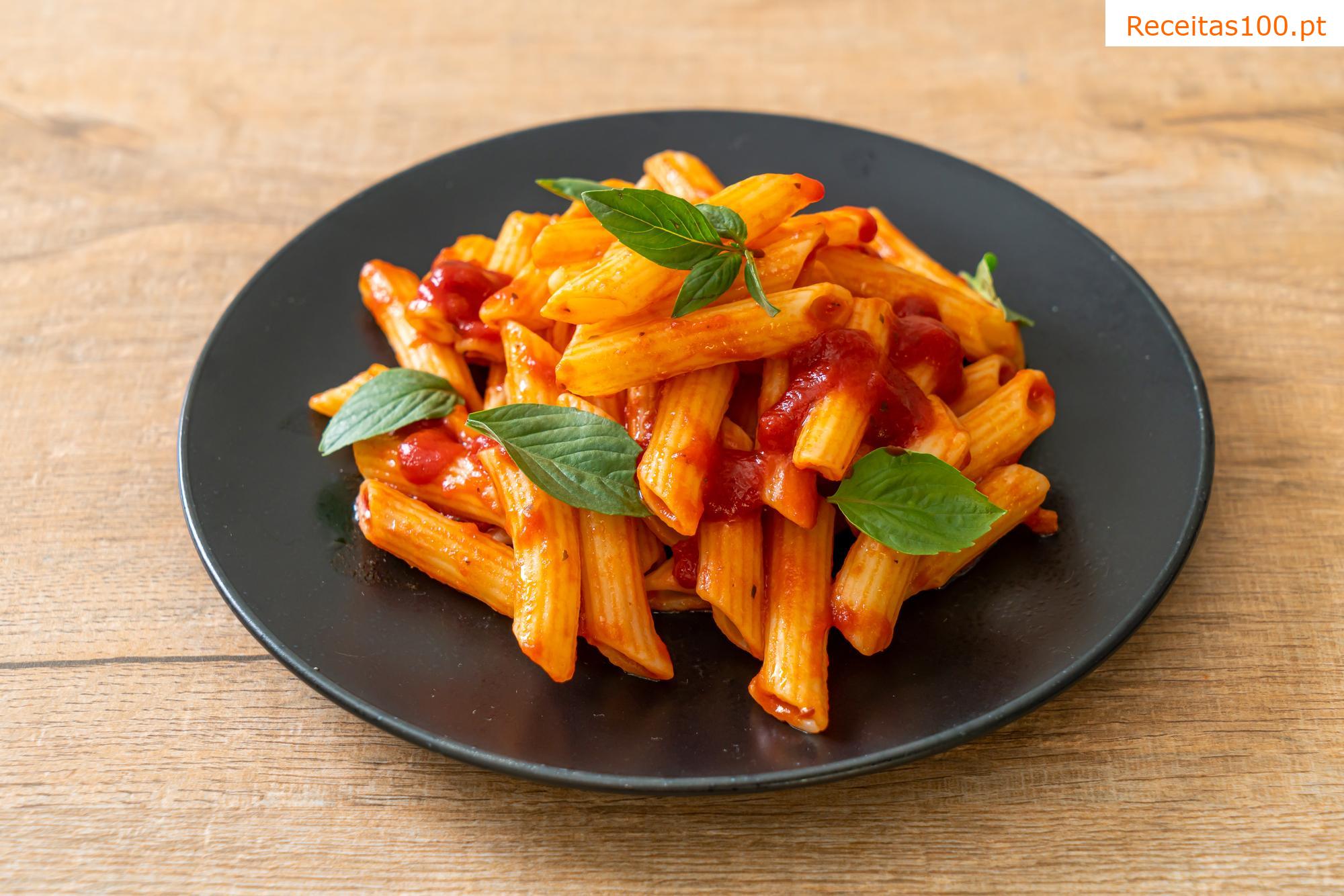 O molho de tomate mais simples para massas do livro de receitas italiano