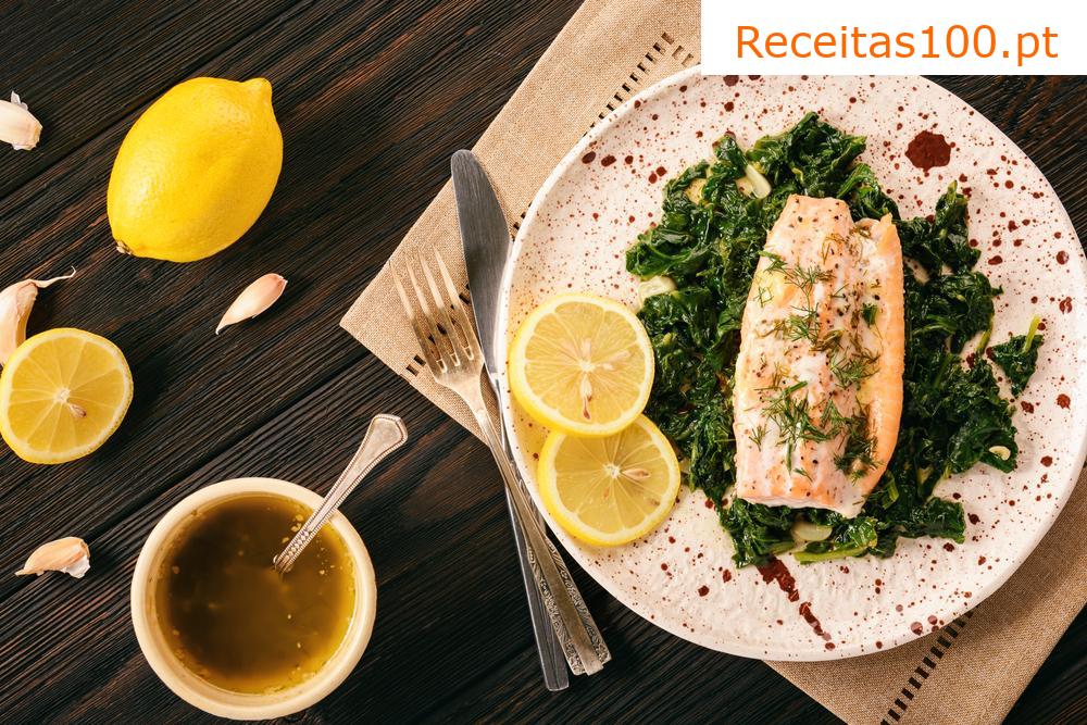 Peitos de frango com espinafre e tomates secos