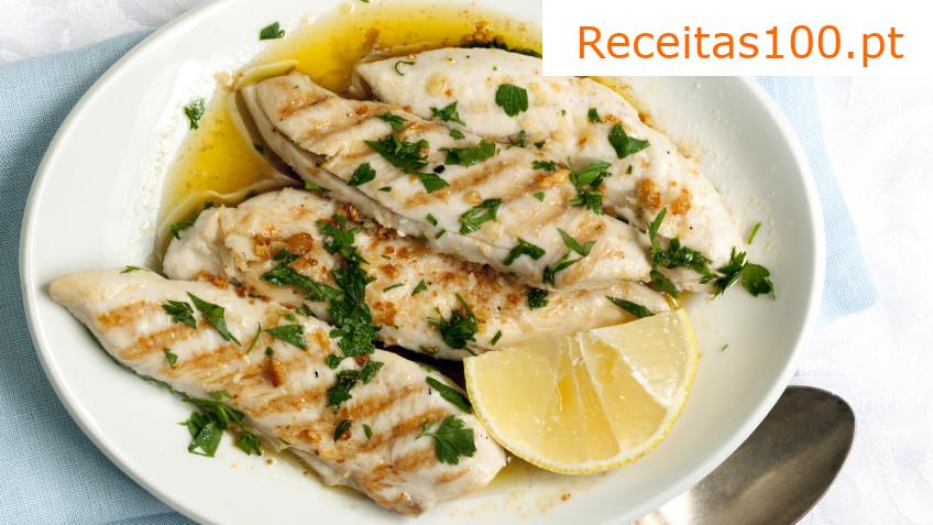 Peitos de frango com verbena de limão e arroz curry com manteiga