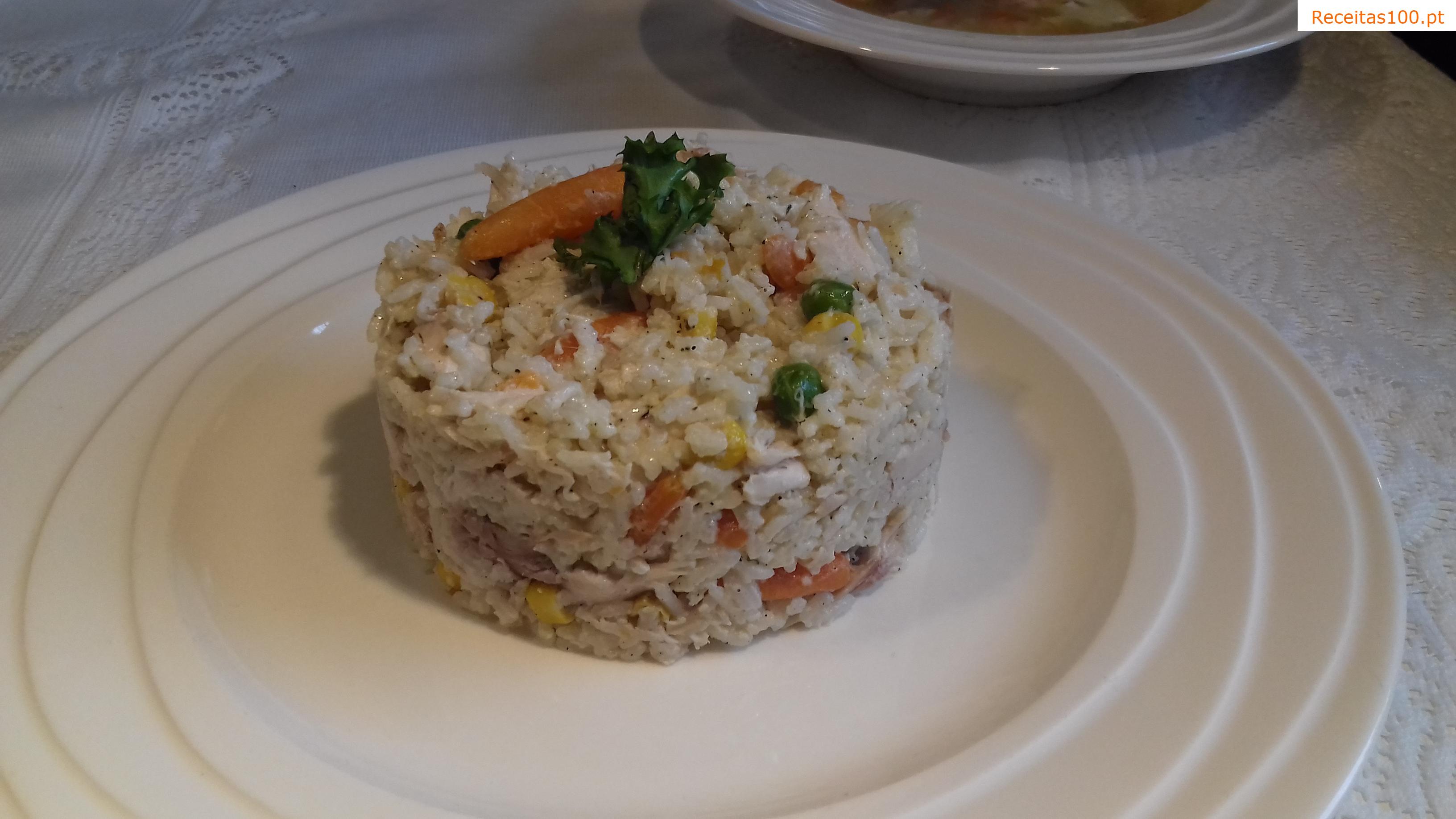 Risoto de frango com legumes e cogumelos