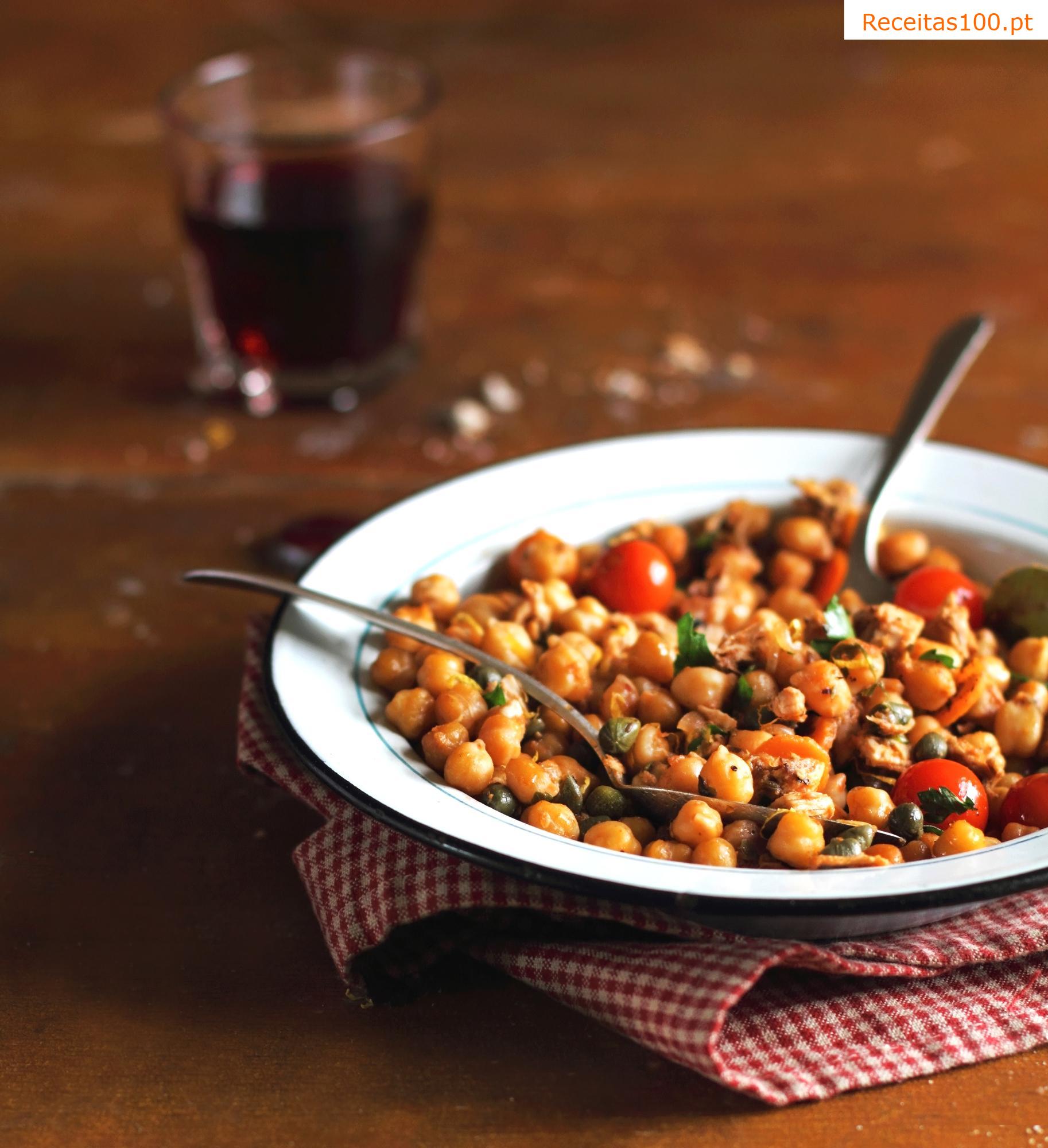 Salada de grão-de-bico com atum