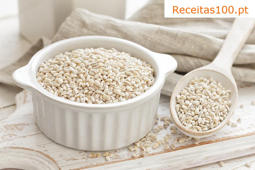 Salada de grãos cozidos