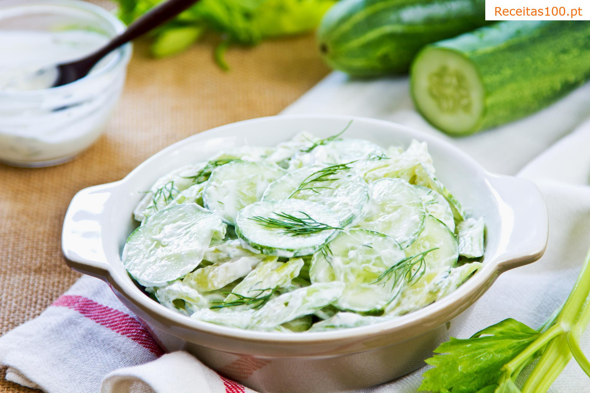 Salada de pepino com endro