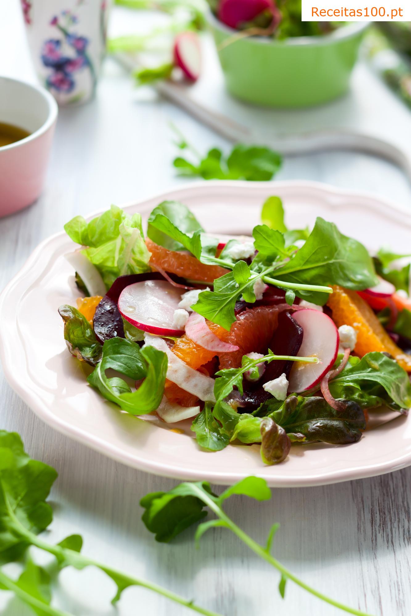 Salada de repolho picante com frutas