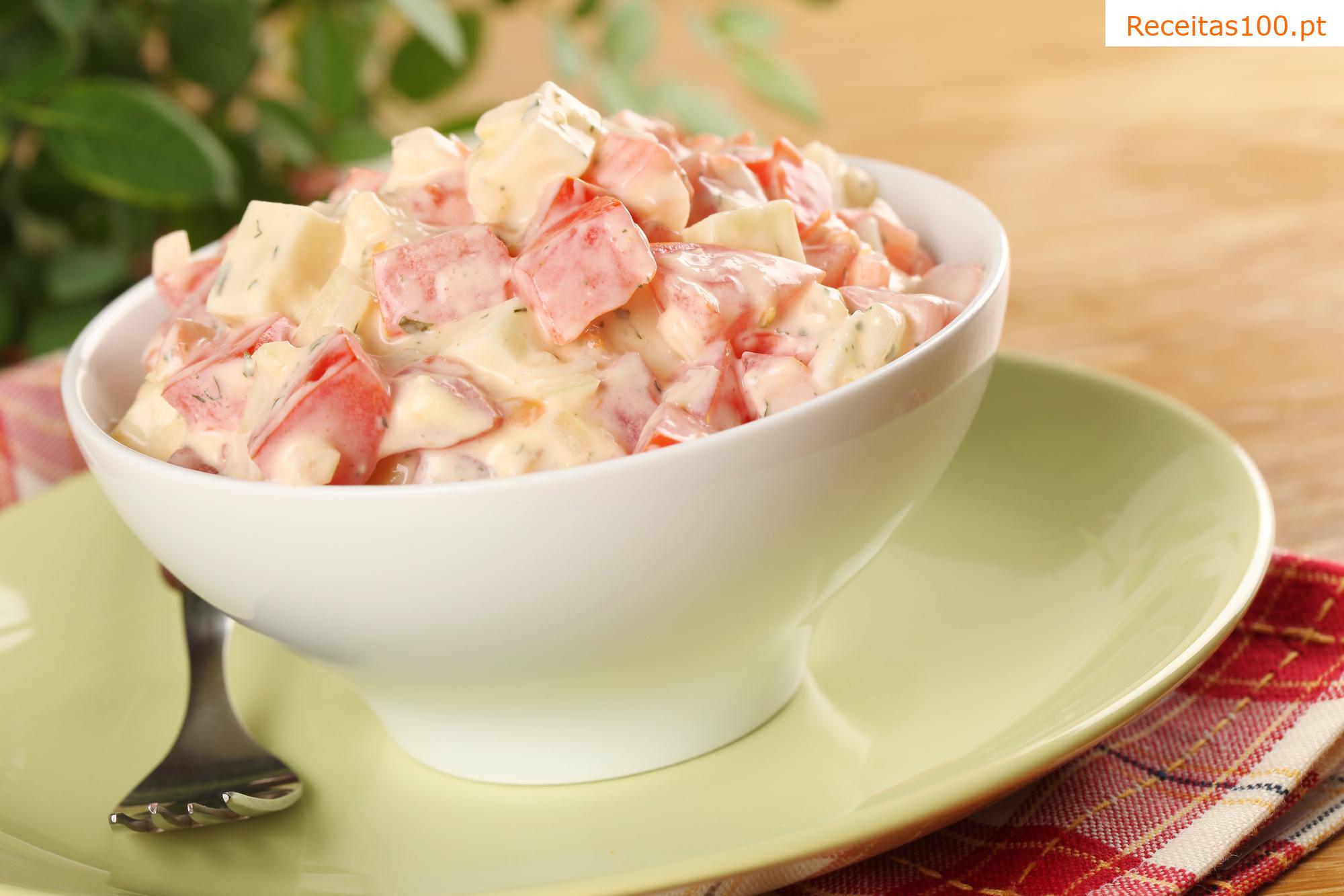 Salada de tomate com natas azedas