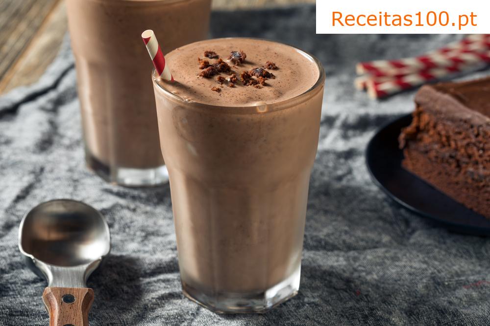 Smoothie de chocolate com morango