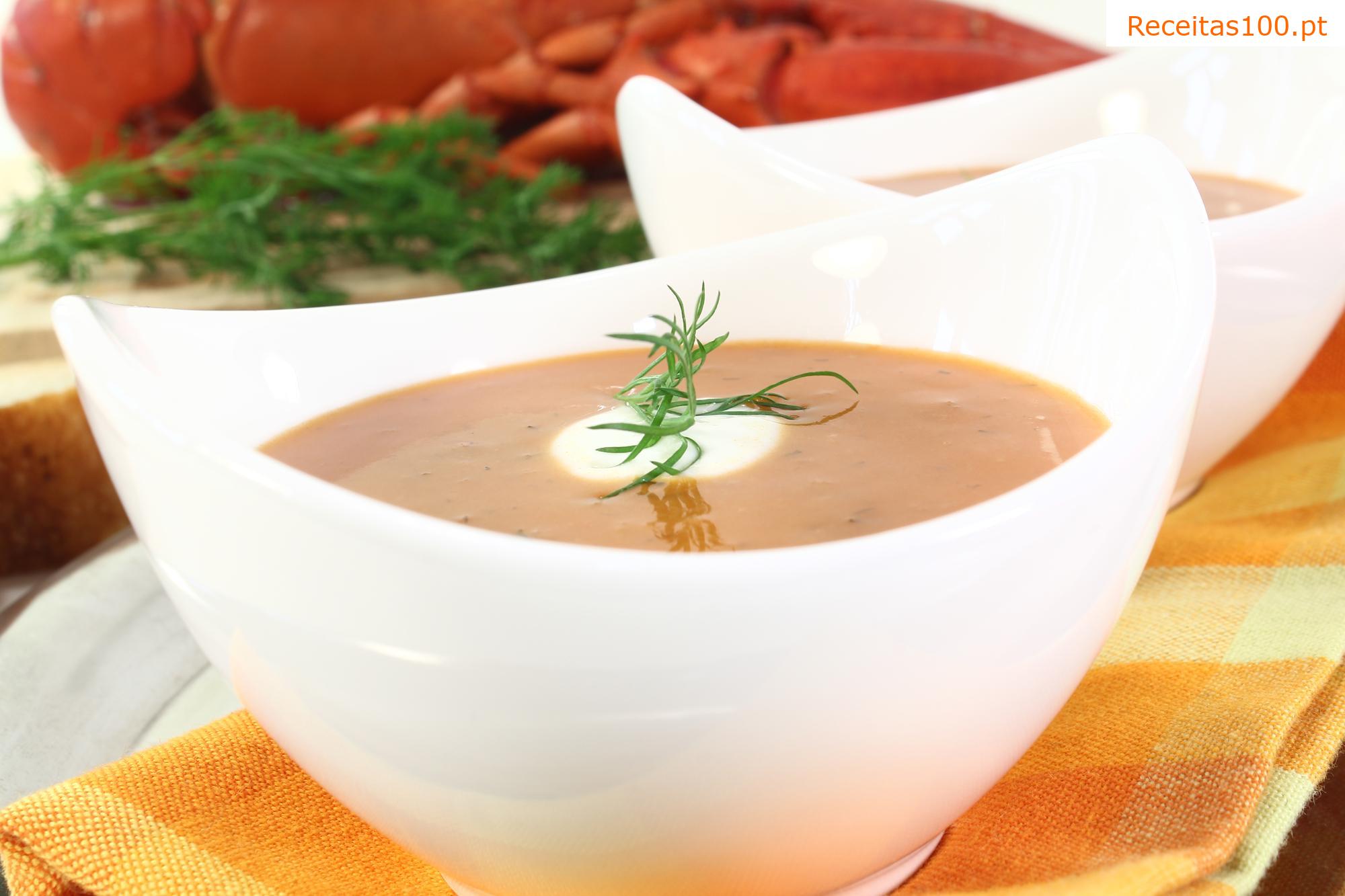 Sopa cremosa de feijão com endro