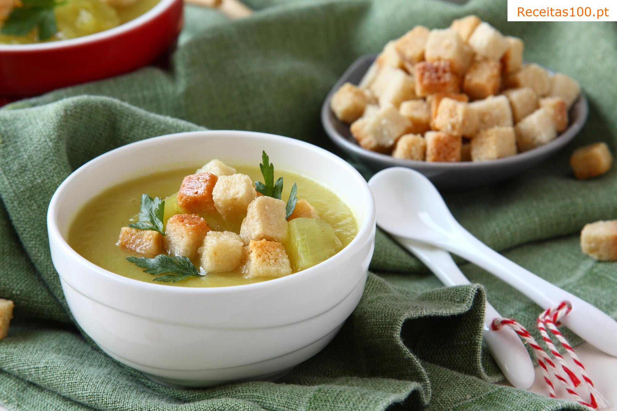 Sopa de alho com batatas