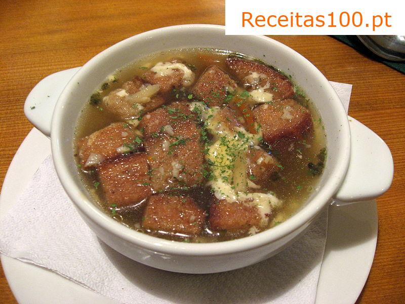 Sopa de alho com queijo