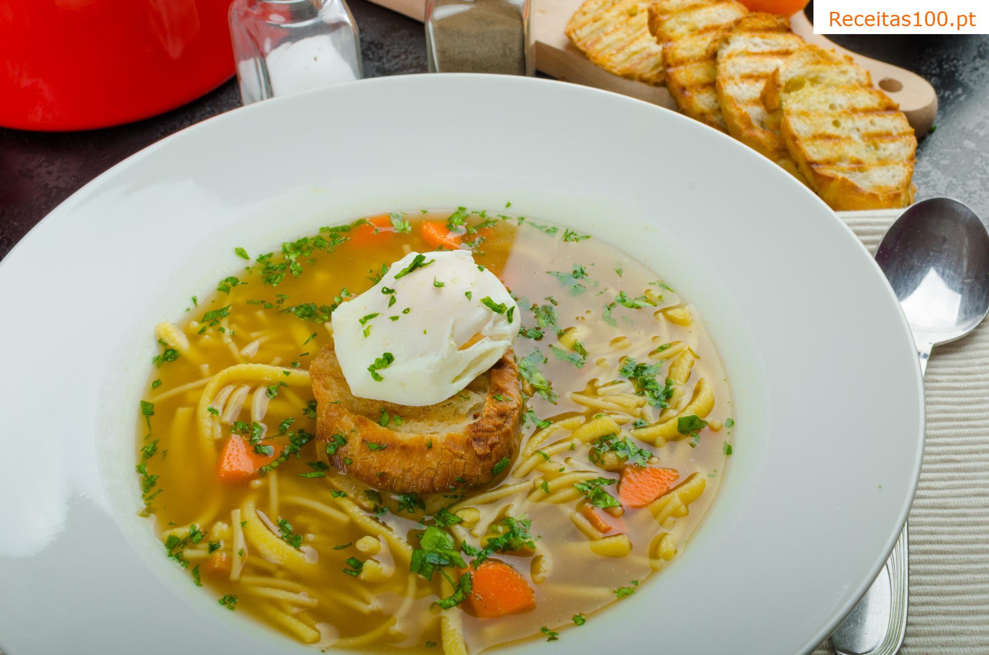 Sopa de carne à moda antiga tcheca