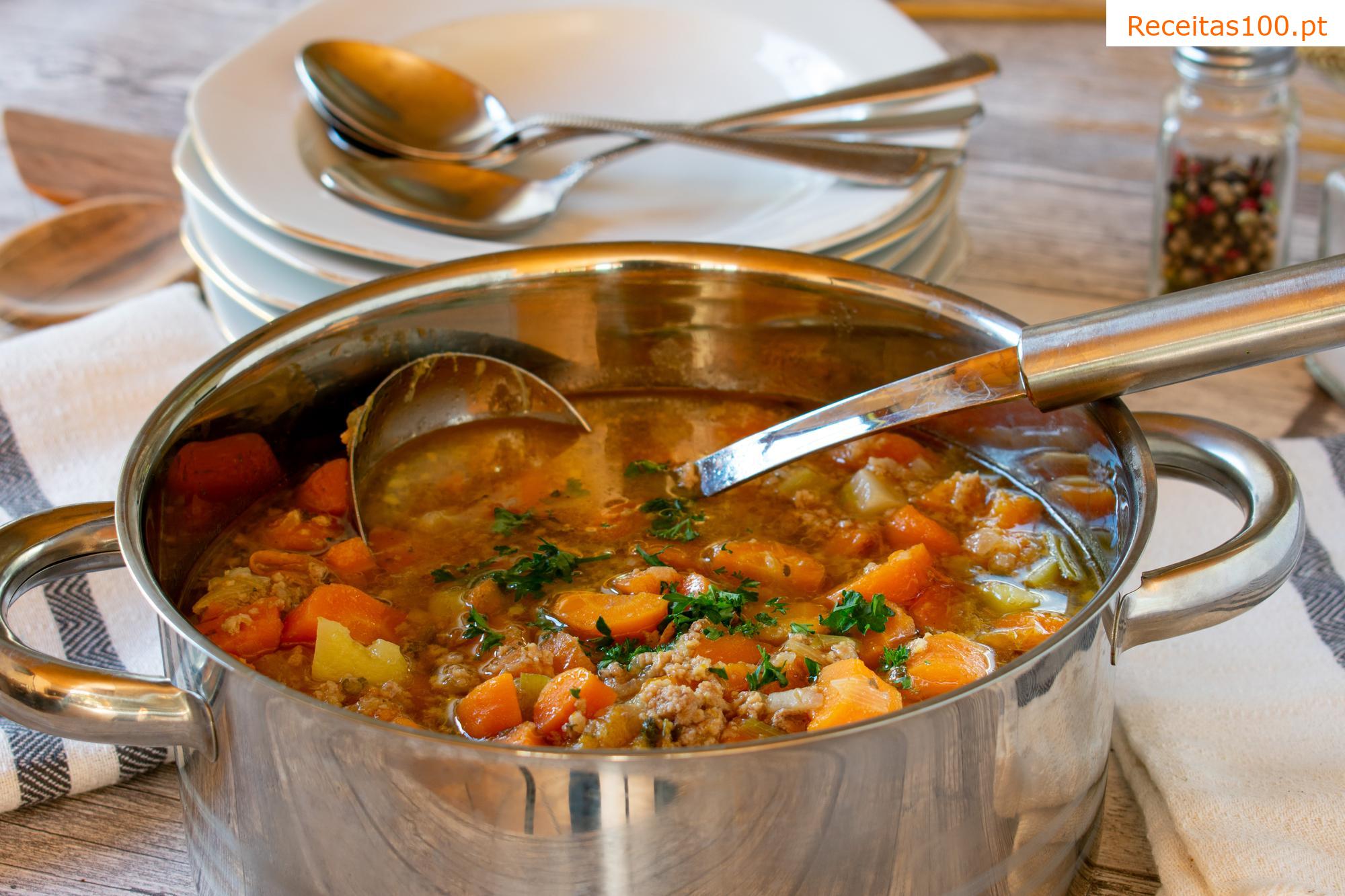 Sopa de carne moída