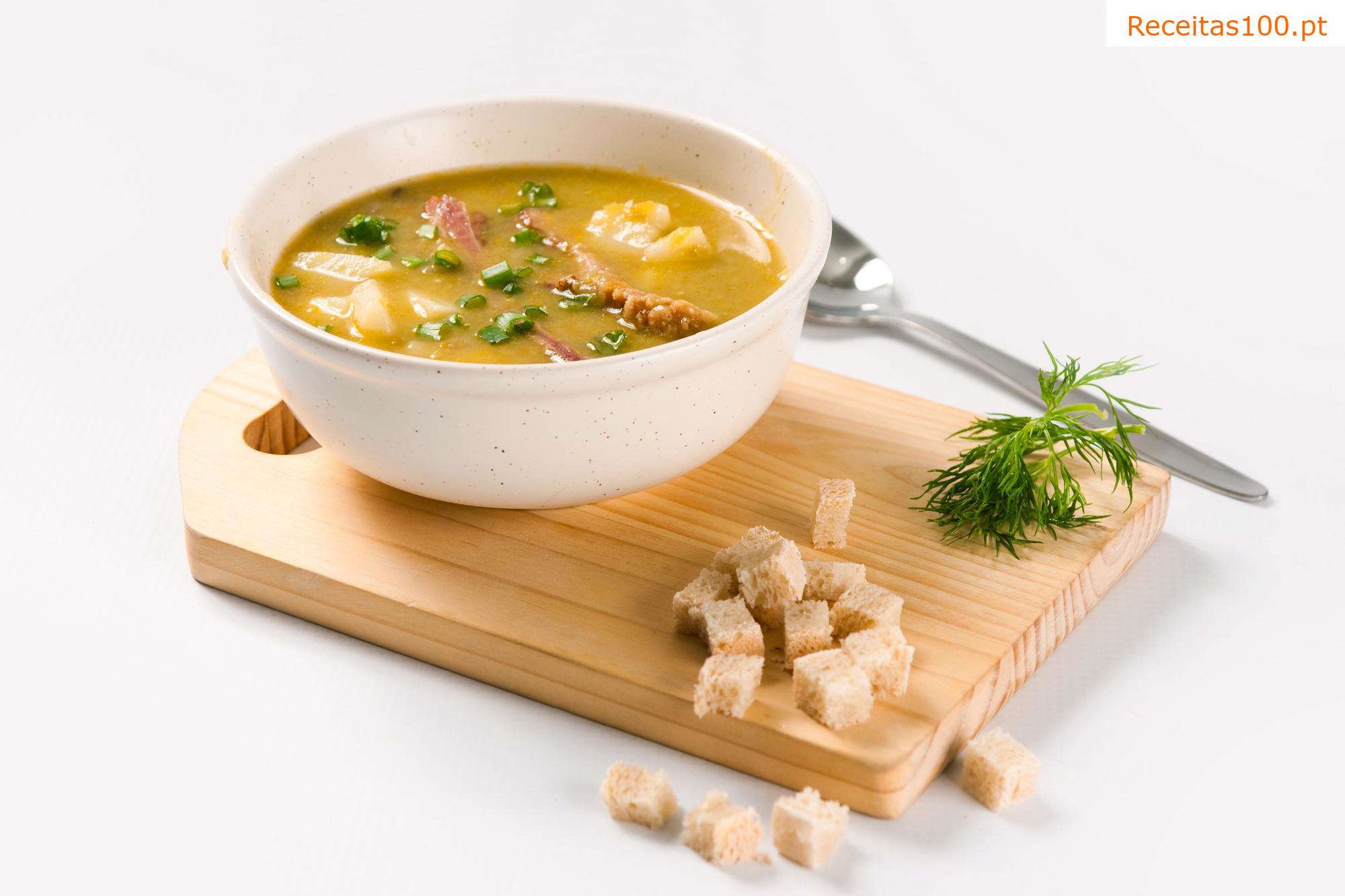 Sopa de couve com natas, batata e linguiça