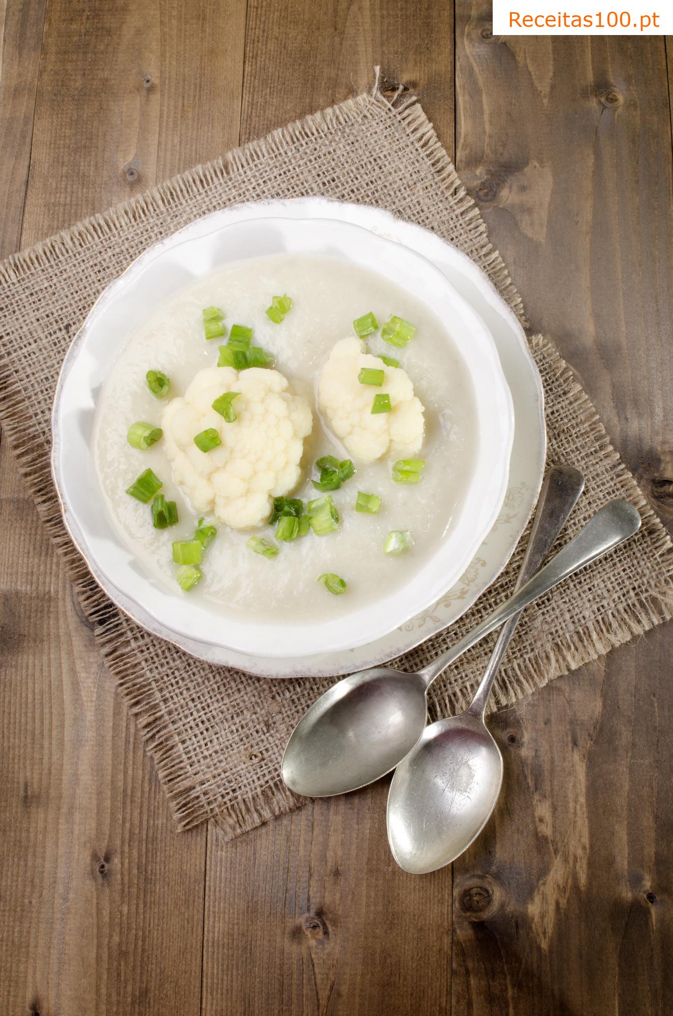 Sopa de couve-flor de domingo