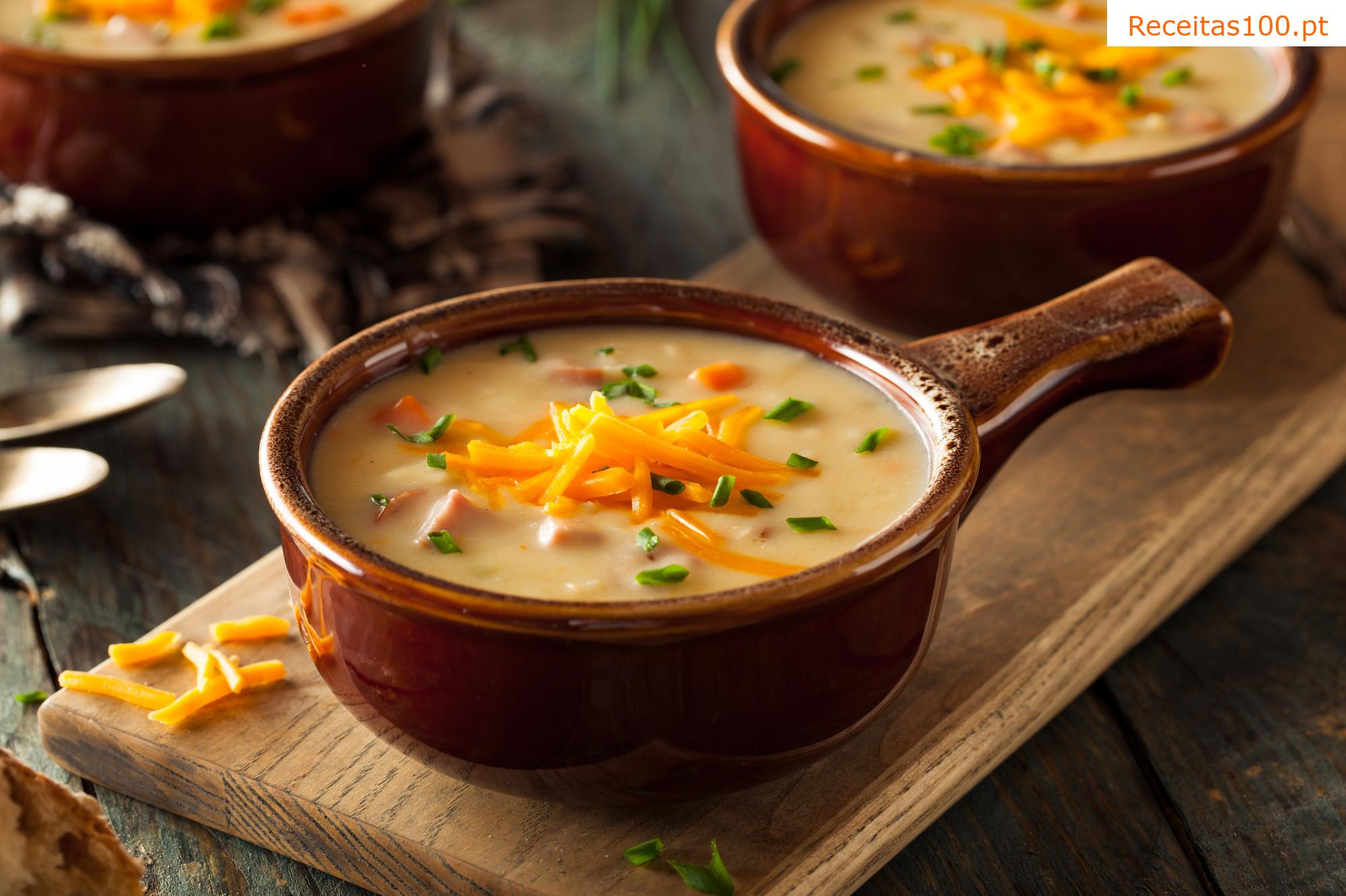 Sopa de legumes com natas e queijos