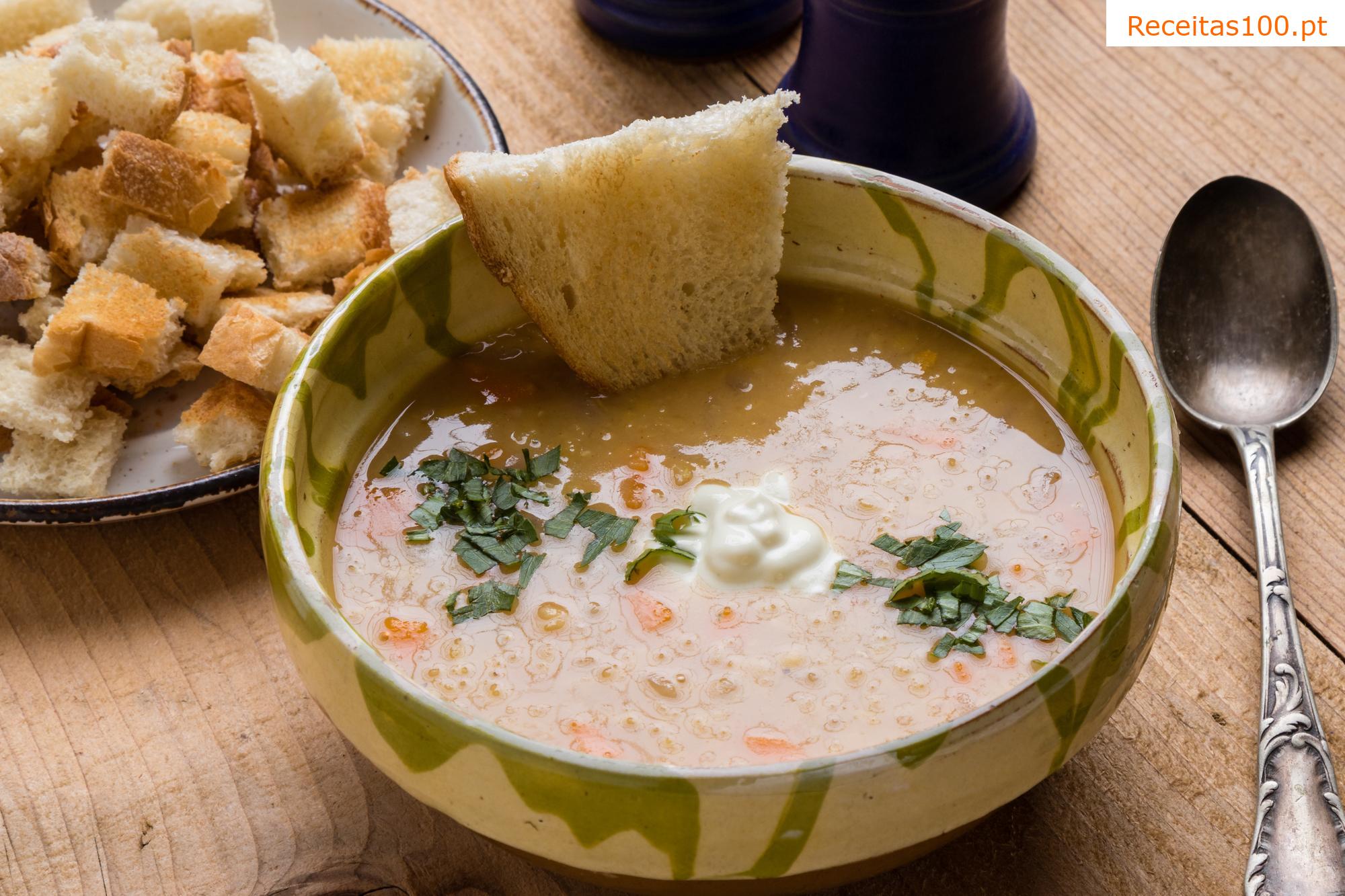 Sopa de lentilhas com orégano