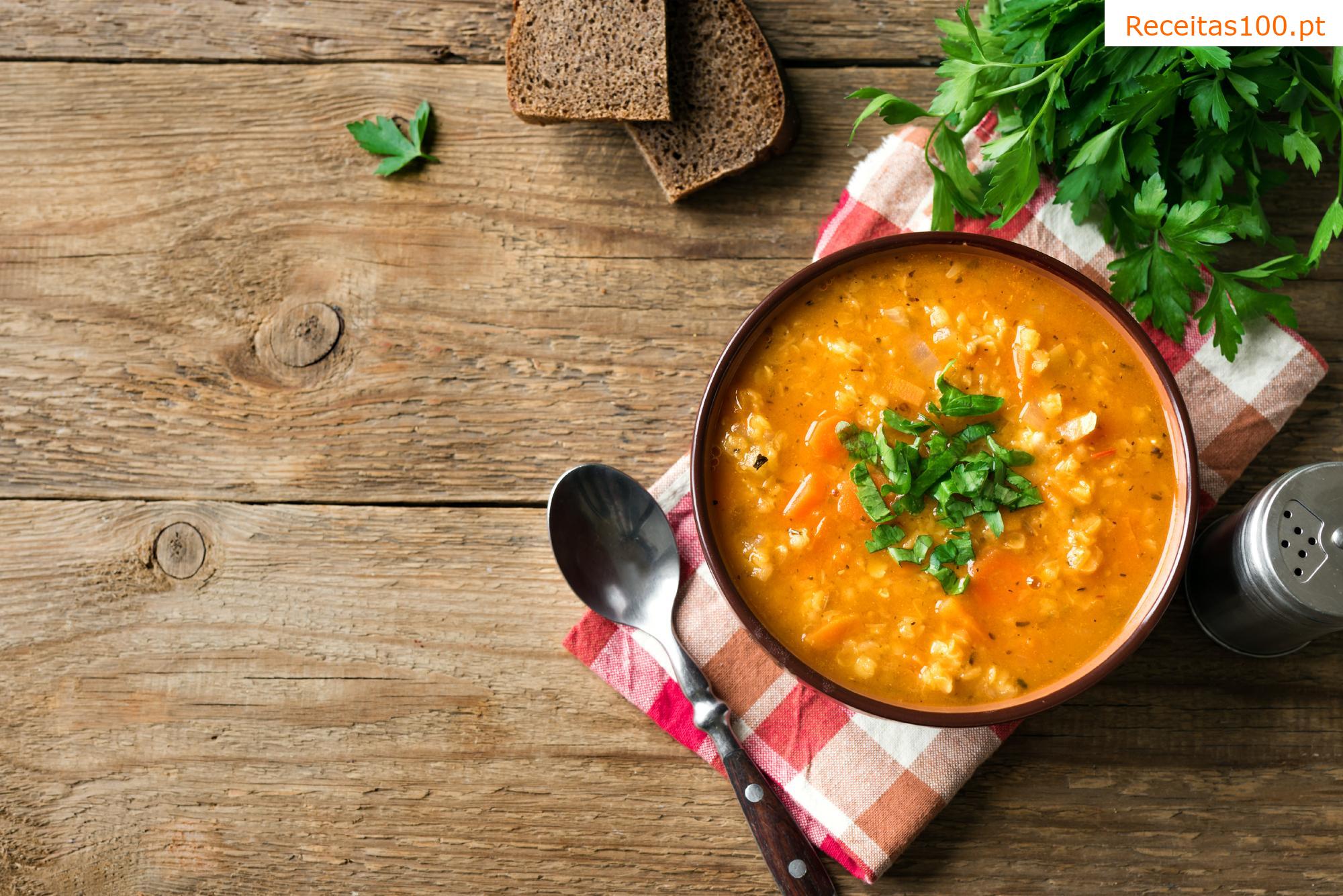 Sopa de lentilhas vermelhas