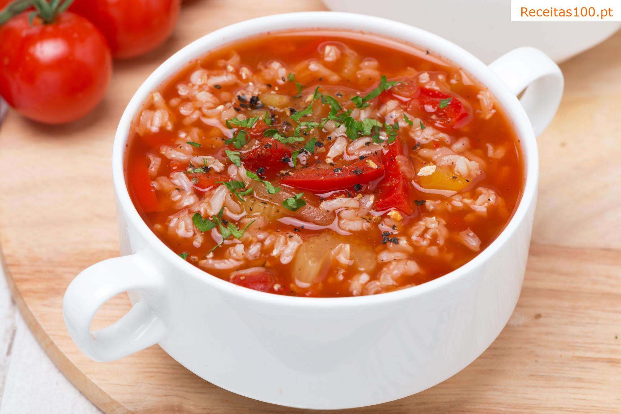 Sopa de tomate com arroz