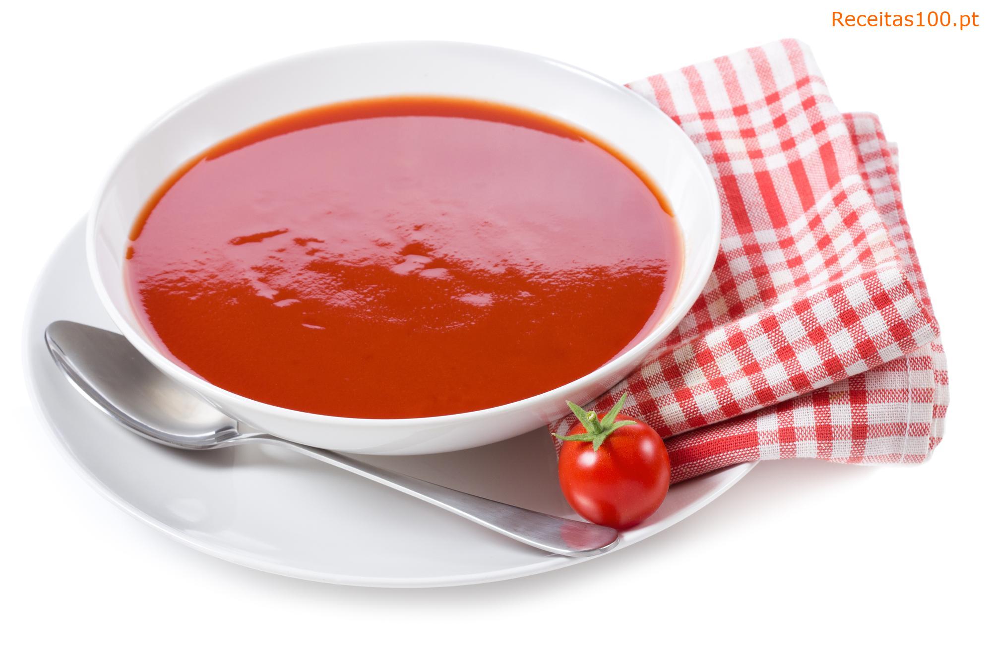 Sopa de tomate com nhoque