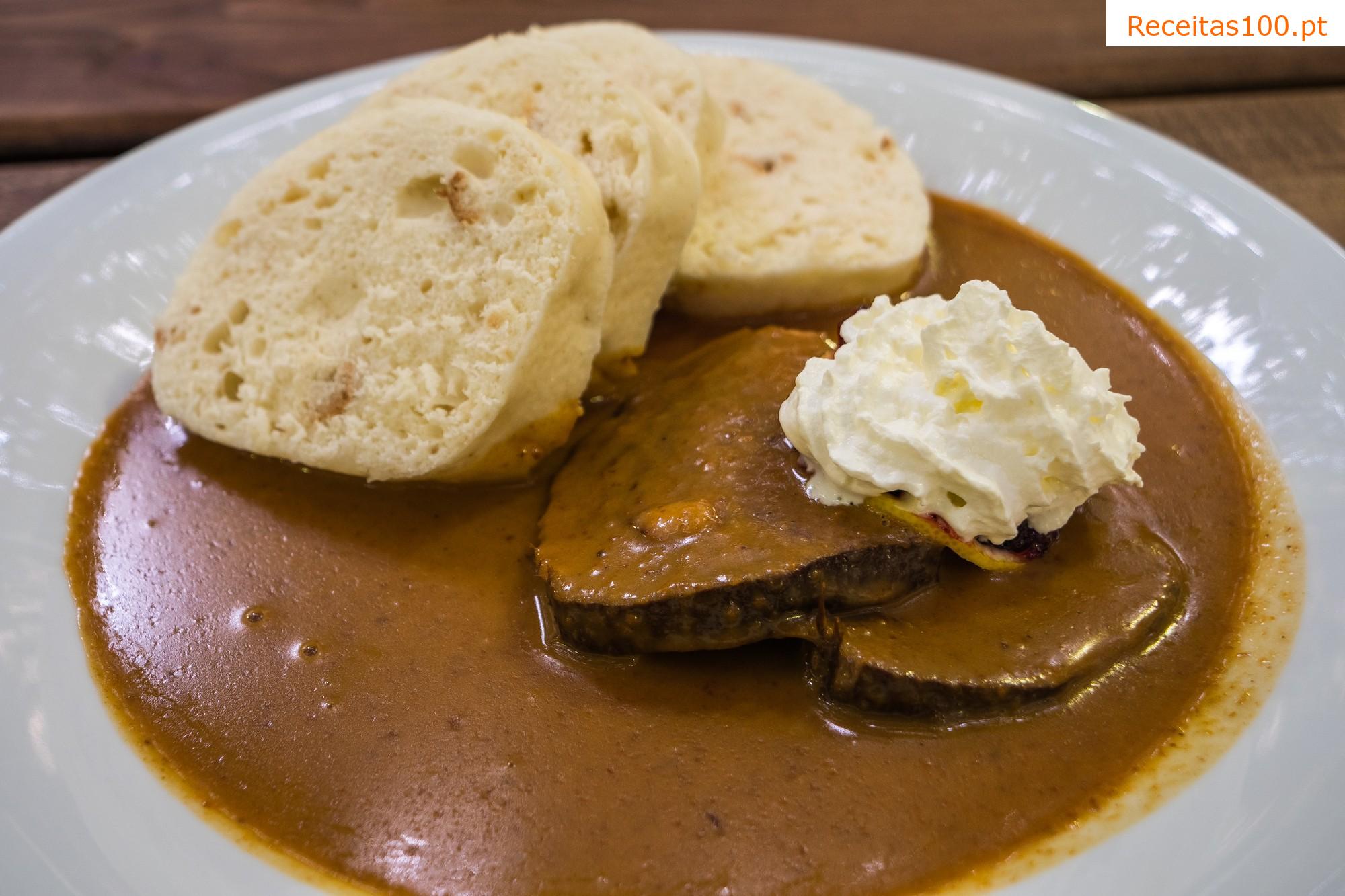 Sopa simples de cenoura e batata.