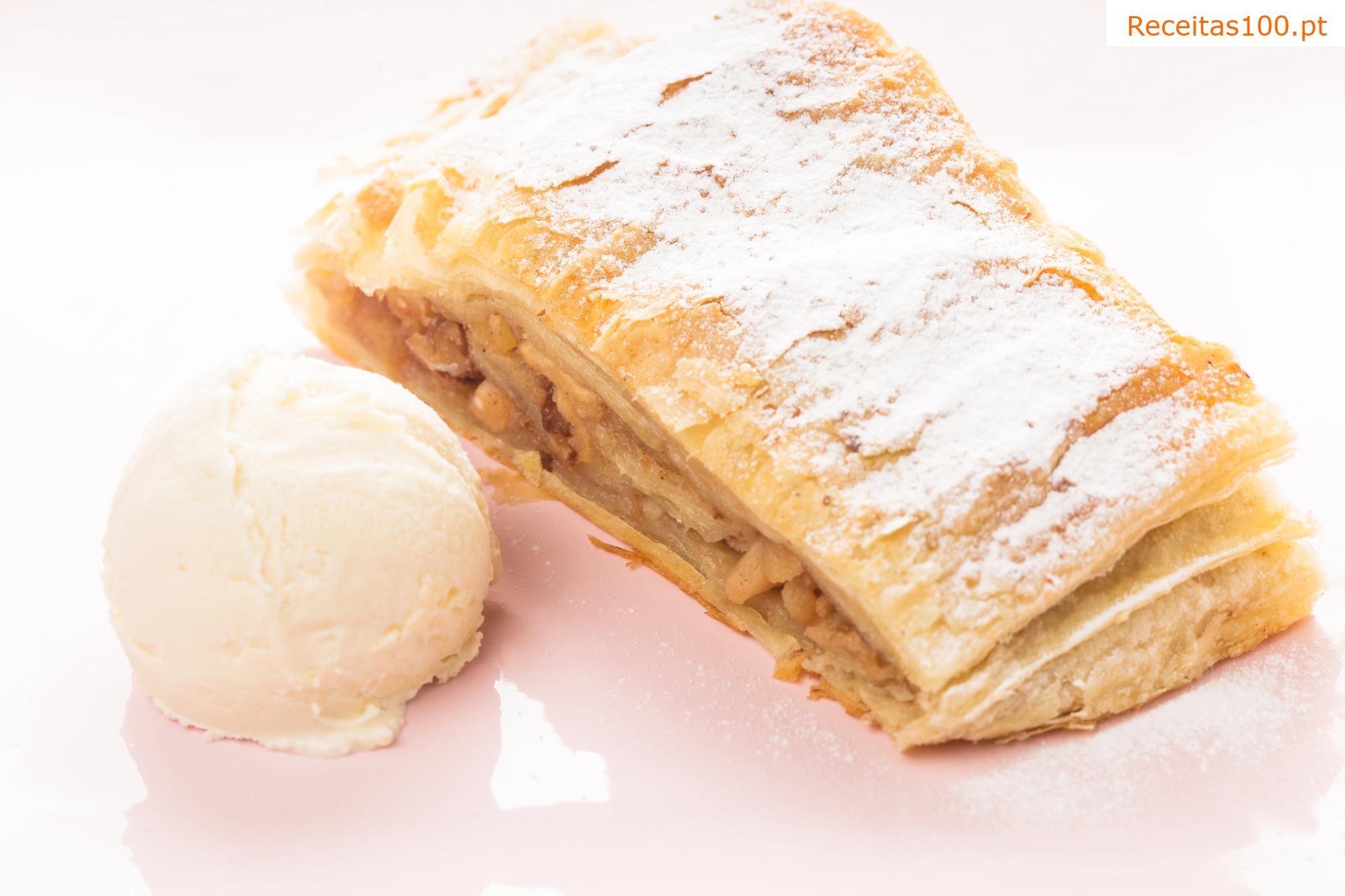 Strudel de maçã com massa de queijo quark
