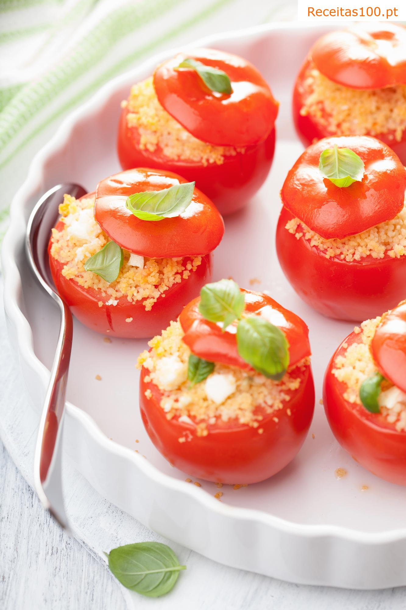 Tomates recheados com cuscuz