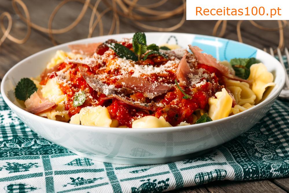 Tortellini com molho de queijo